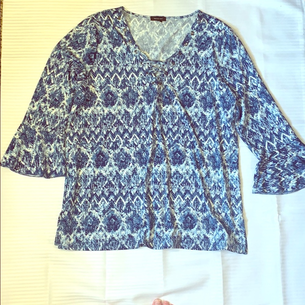 Women’s blue and white blouse
